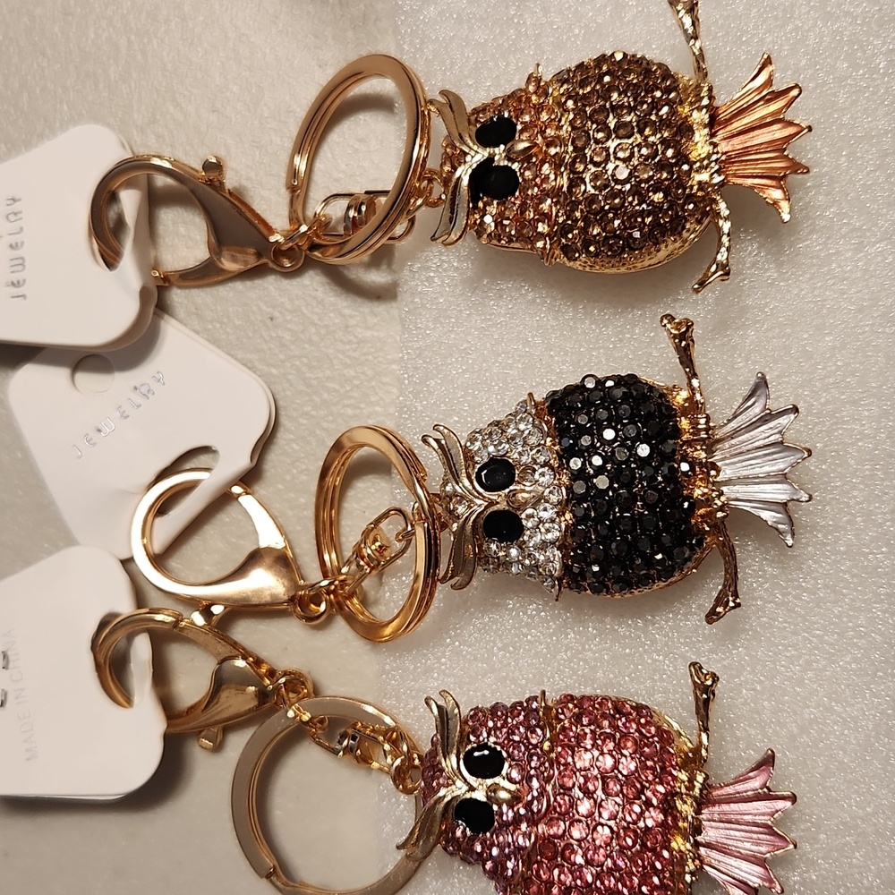 WISE OWL Small-🦉Big Eyes 👀 Rhinestones charm/keyring.  1 pc